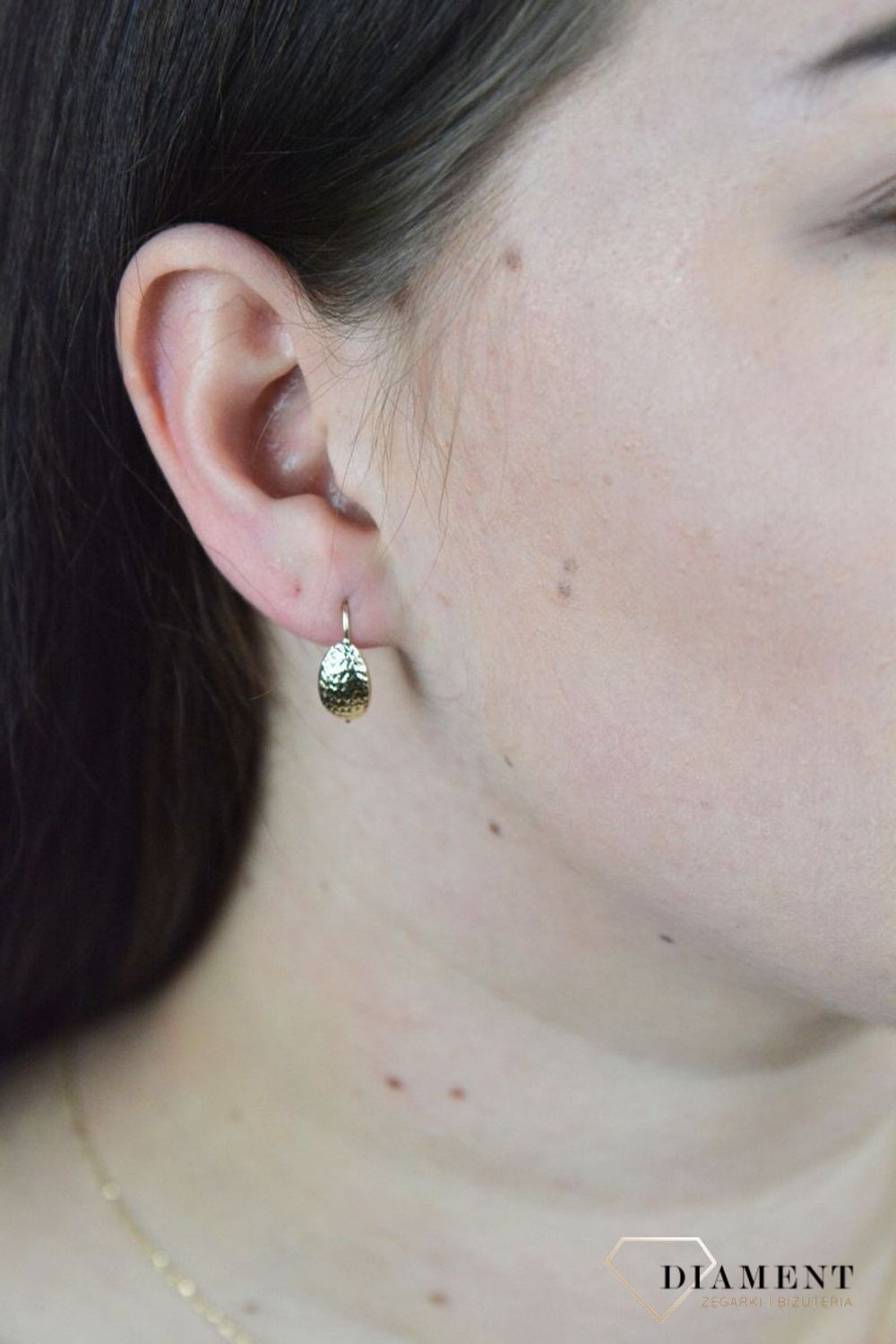 Złote kolczyki na bigiel o grawerowanej powierzchni KL 4619B.jpg